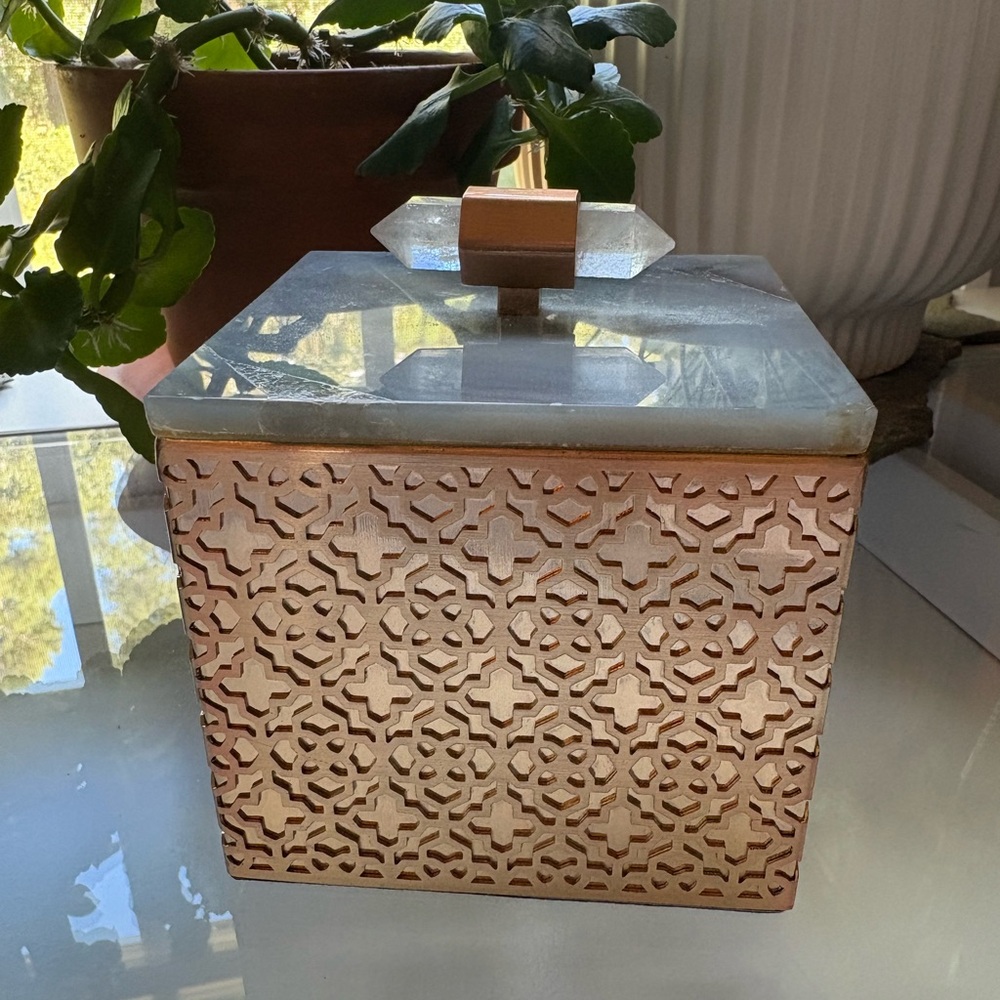 Kendra Scott Elegant Gold Decorative Box